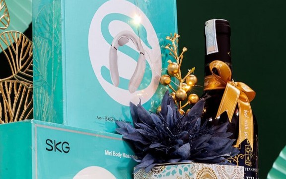 Gợi ý quà tặng khách hàng thiết kế ý nghĩa và sang trọng