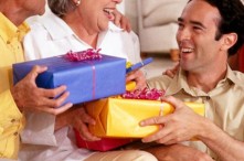 Gợi ý quà tặng ngày Gia đình ý nghĩa dành cho ba mẹ và người thân