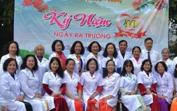 Quà tặng ngày kỷ niệm ra trường: Những lựa chọn thực tế và ý nghĩa