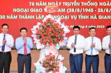 5+ Quà tặng ngày truyền thống ngành Ngoại giao 28.8 ý nghĩa và thiết thực