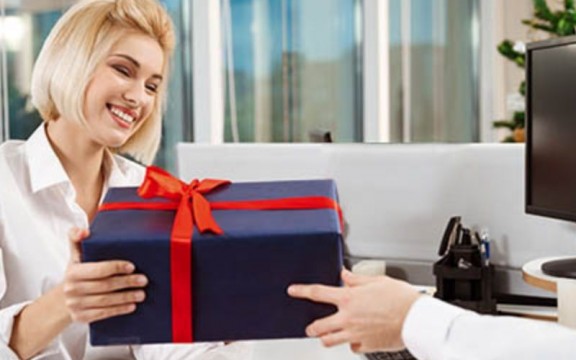 Những Món Quà Tặng Cho Nhân Viên Kế Toán Lý Tưởng Trong Năm 2025