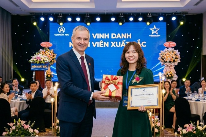 Top những món quà 8/3 cho nữ nhân viên xuất sắc giúp doanh nghiệp ghi điểm tinh tế