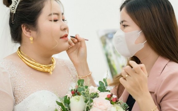 Cách trang điểm cô dâu mập trở nên thon gọn hơn