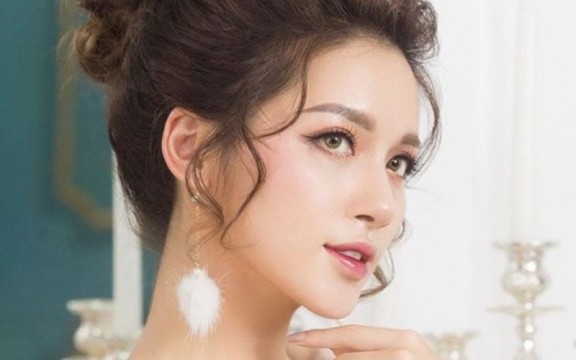 Hướng dẫn trang điểm cô dâu mặt dài đẹp hài hòa