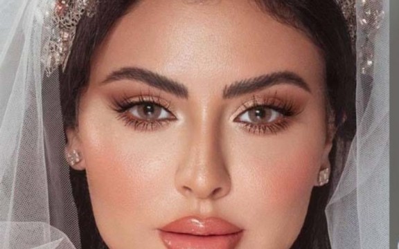 Cách trang điểm cô dâu mặt vuông đẹp hài hòa