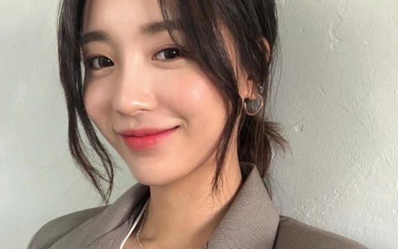 Hướng dẫn cách trang điểm công sở nhẹ nhàng để đi làm hàng ngày