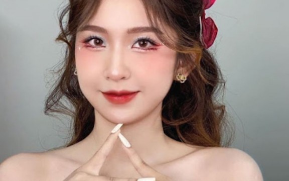 Hướng dẫn trang điểm đi tiệc tối xinh lung linh