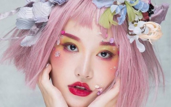 Trang điểm nghệ thuật là gì? Vai trò của trang điểm nghệ thuật trong nghệ thuật thị giác biểu diễn