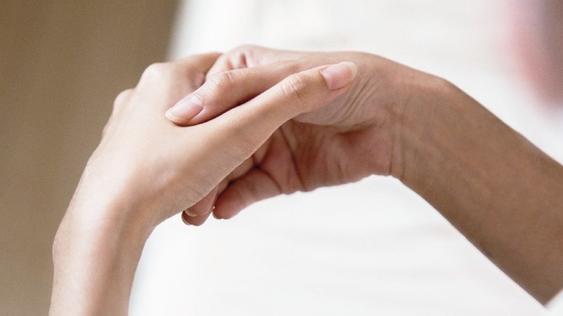 Cách bấm huyệt chống buồn ngủ hiệu quả, dễ thực hiện