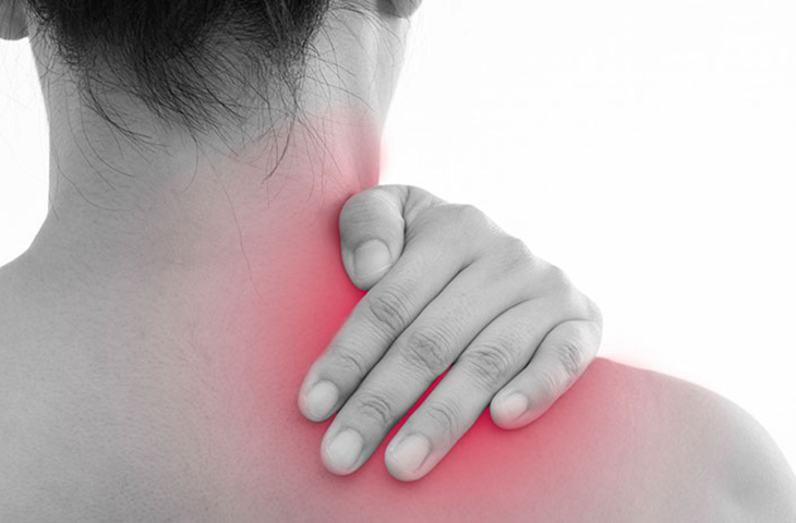 Các vị trí đau ở cổ báo hiệu các vấn đề về thanh quản, vòm họng