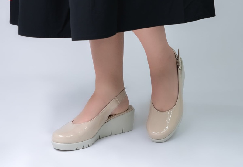 Đôi giày búp bê hoặc giày công sở êm chân