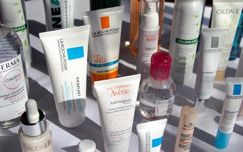 Bộ skincare hoặc mỹ phẩm chăm sóc da