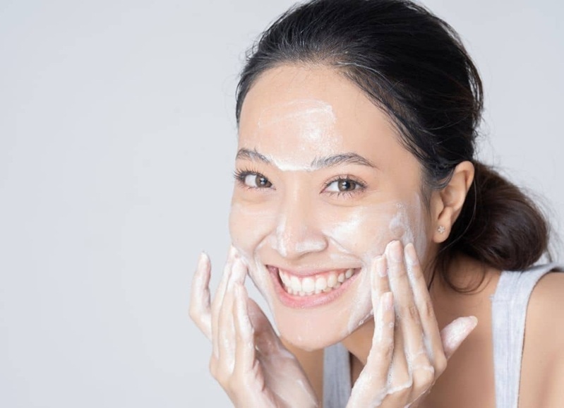 Làm sạch da trước khi sử dụng