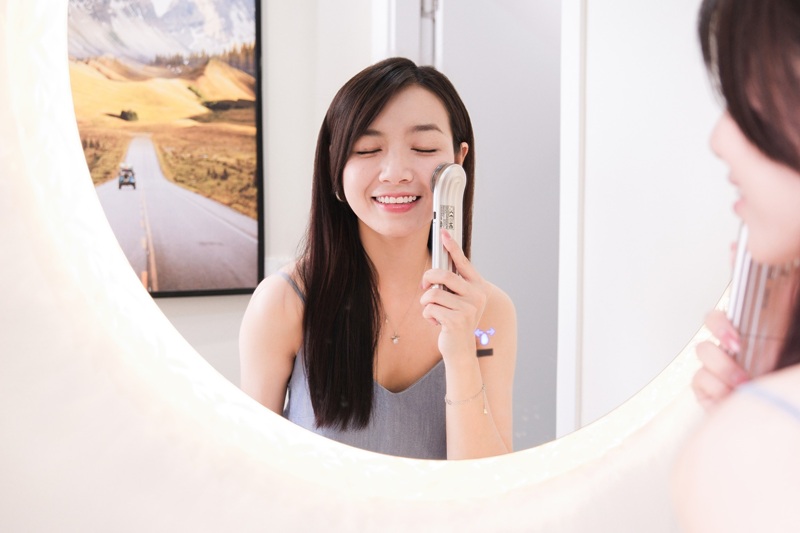 nên kết hợp sử dụng cùng máy điện di tinh chất ở bước dưỡng da sau đó