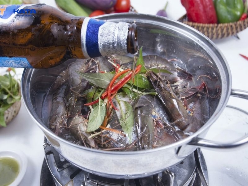Có, ăn tôm hoặc cá hấp bia có thể làm hơi thở xuất hiện nồng độ cồn, nhưng lượng cồn này thường rất ít
