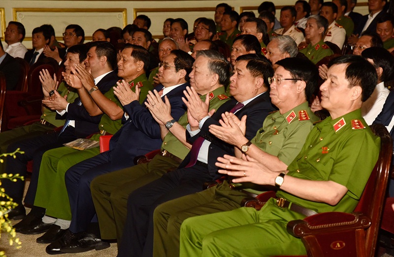 các thế hệ cán bộ, chiến sĩ đã lập nên nhiều chiến công hiển hách, bảo vệ đất nước