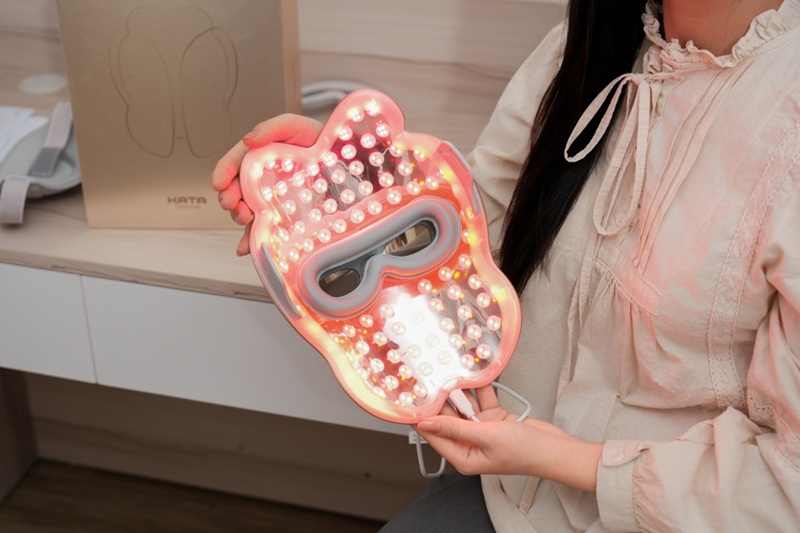 Hệ thống LED công suất lớn: Sở hữu tới 352 hạt đèn với công suất mạnh mẽ 150mW/cm²