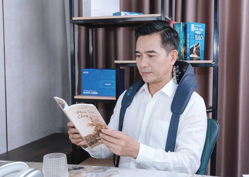 Thiết bị được thiết kế nhằm hỗ trợ thư giãn vùng cổ, vai và gáy – những vị trí thường dễ bị đau mỏi