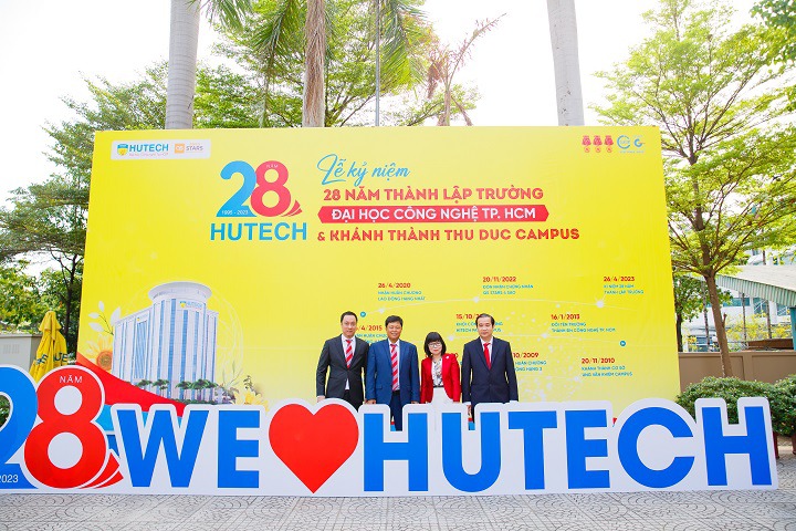 Quà tặng ngày thành lập trường – tri ân xứng tầm người cống hiến