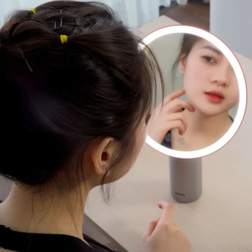 Nên lựa chọn ánh sáng trung tính khi trang điểm