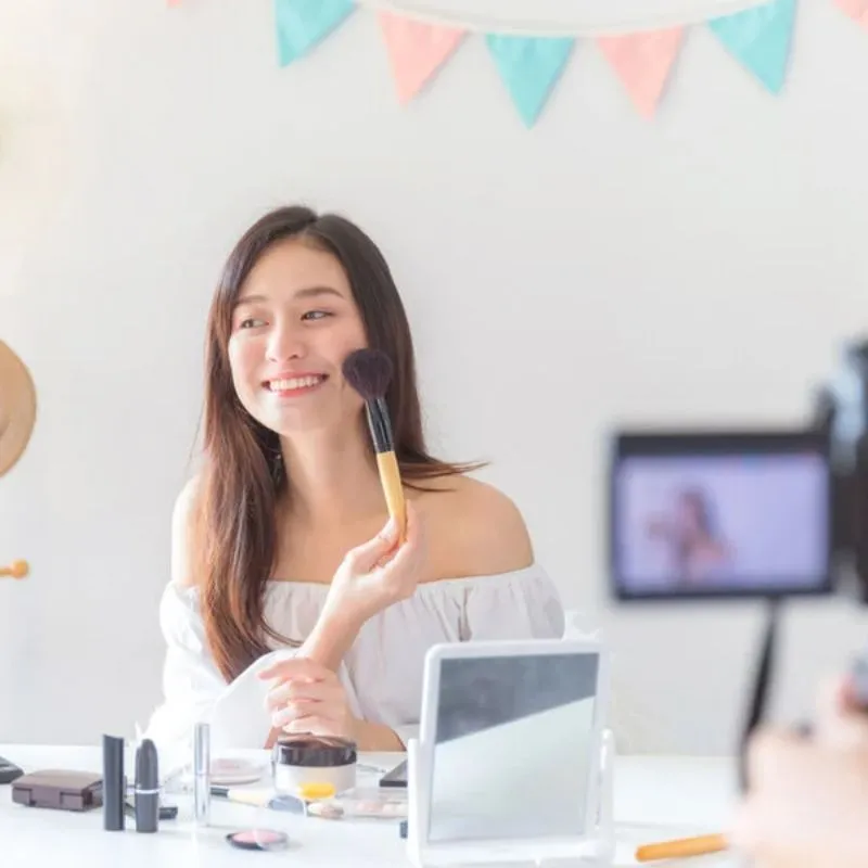 Bao Nhiêu Tuổi Được Trang Điểm?
