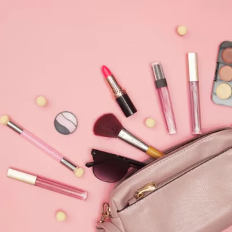 Chị em nên sở hữu một bộ makeup 