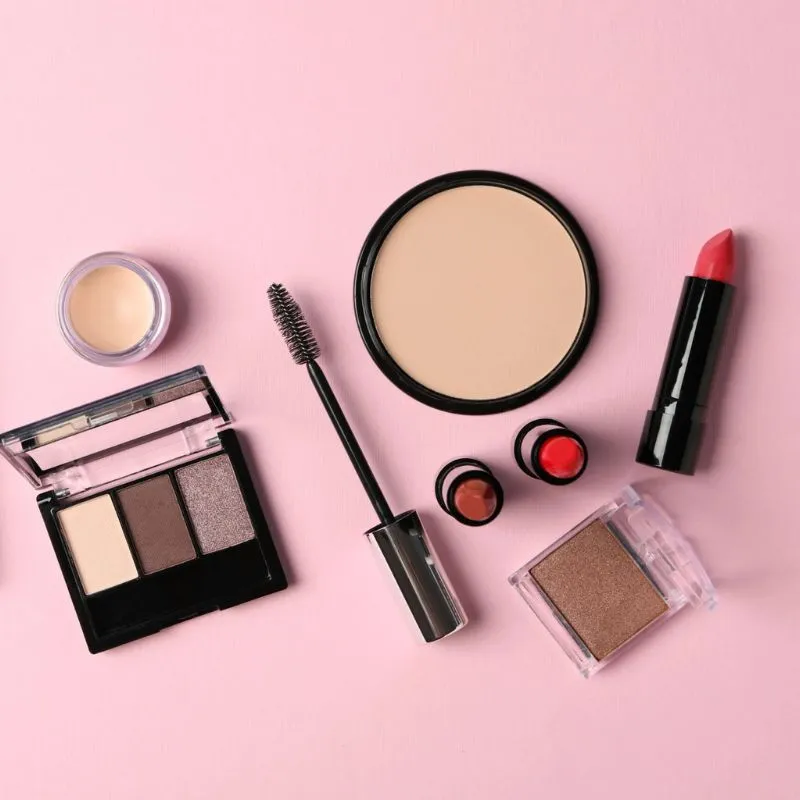 Hé Lộ Bộ Makeup Cơ Bản Gồm Những Gì? 