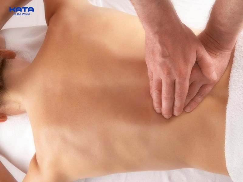 Những người bị tổn thương xương khớp nặng, phụ nữ mang thai cần hết sức thận trọng khi tự ý bấm huyệt vùng lưng