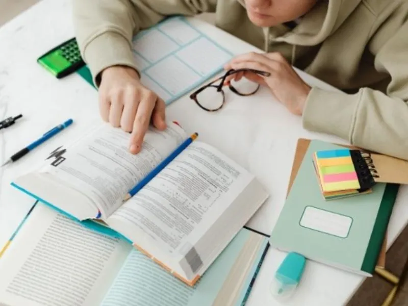 Mẹo giảm căng thẳng trước khi thi cho sinh viên khi đang ôn thi