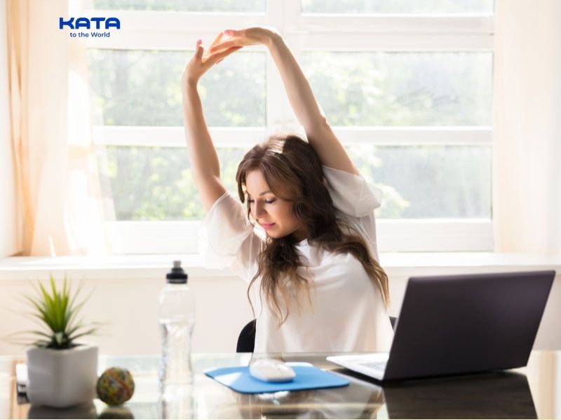 Tập các bài tập giãn cơ, duỗi người tại chỗ