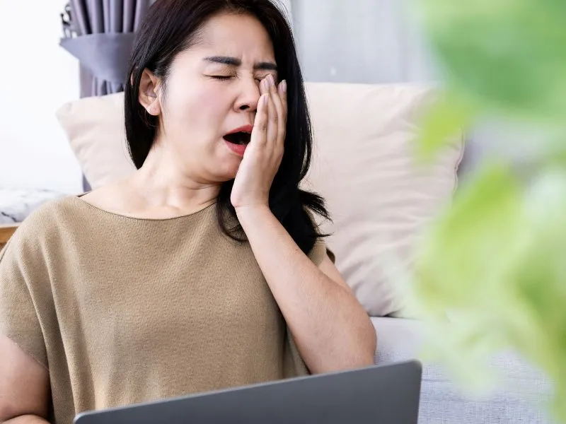 Ngủ không đủ giấc cũng gây nên tích tụ mỡ bụng