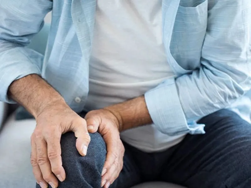 Vì sao lái xe dễ bị mỏi chân và tê bì 