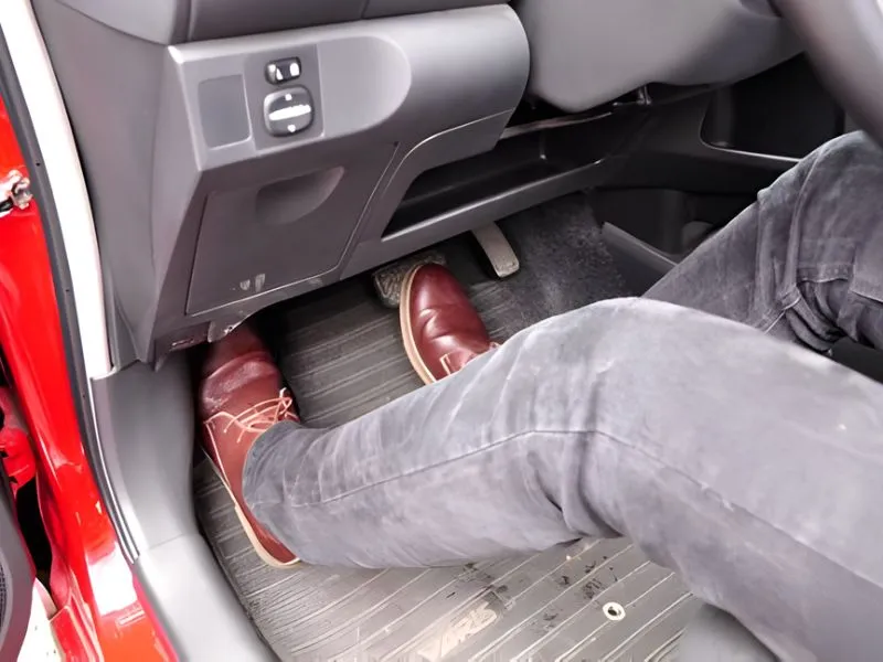  Dấu hiệu mỏi chân khi lái xe