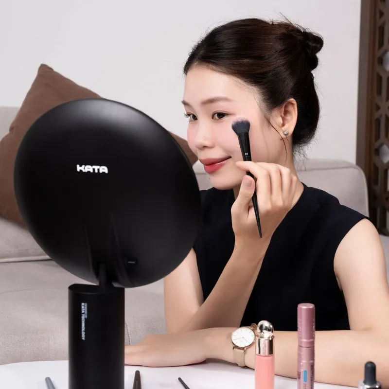 Sử dụng gương trang điểm KATA Miro O2 