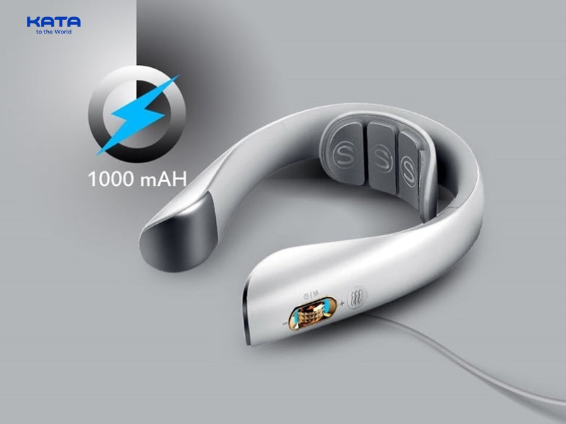 Khi cắm sạc, đèn báo trên máy sẽ nhấp nháy