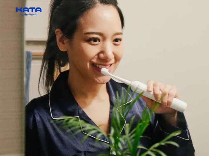 Nên dùng bàn chải với chế độ làm sạch nhẹ