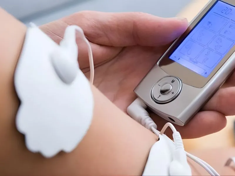 Dán điện cực đúng vị trí cơ bắp