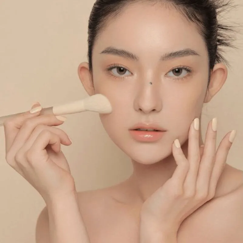 Má ửng nhẹ và tạo khối tự nhiên