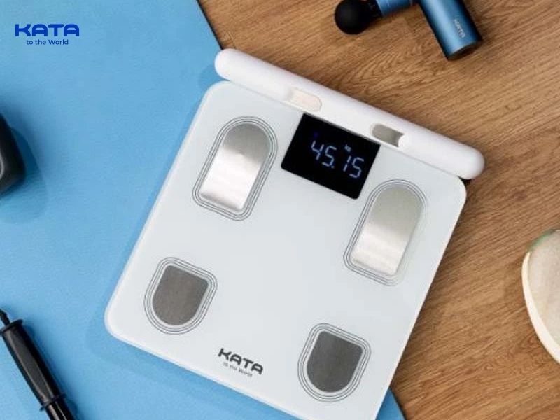 Với lỗi này nên thay pin, thay bình ắc quy mới, cắm sạc điện theo hướng dẫn của nhà sản xuất