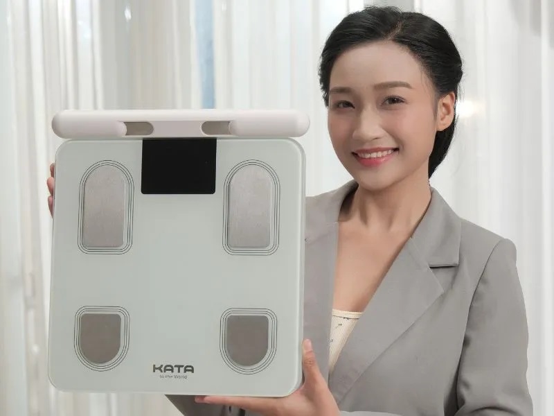 Thiết kế cân thông minh với màn hình LCD hiện đại và sang trọng