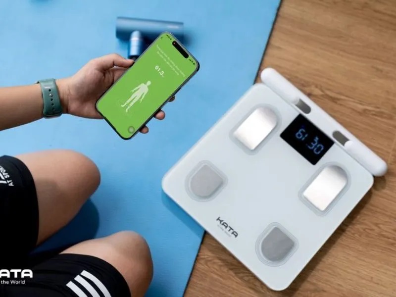 Cân có kết nối Bluetooth với ứng dụng Feelfit phân tích dữ liệu cơ thể