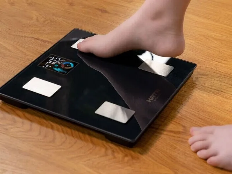 Tìm hiểu về chất liệu kính cường lực trên cân sức khỏe