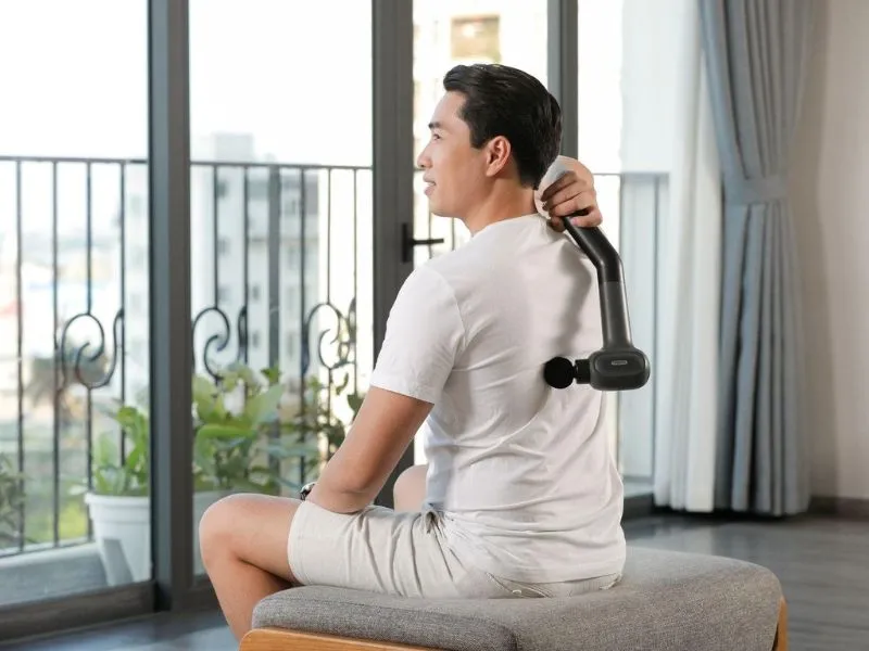 Sử dụng các thiết bị hỗ trợ massage 