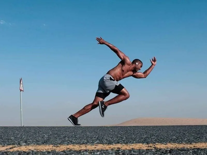 Kỹ thuật đánh tay và sải chân