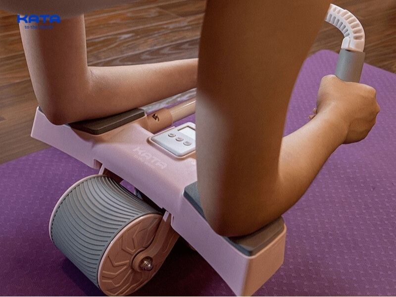 Chọn con lăn 2 bánh khi bạn là người mới, muốn làm quen với con lăn tập bụng