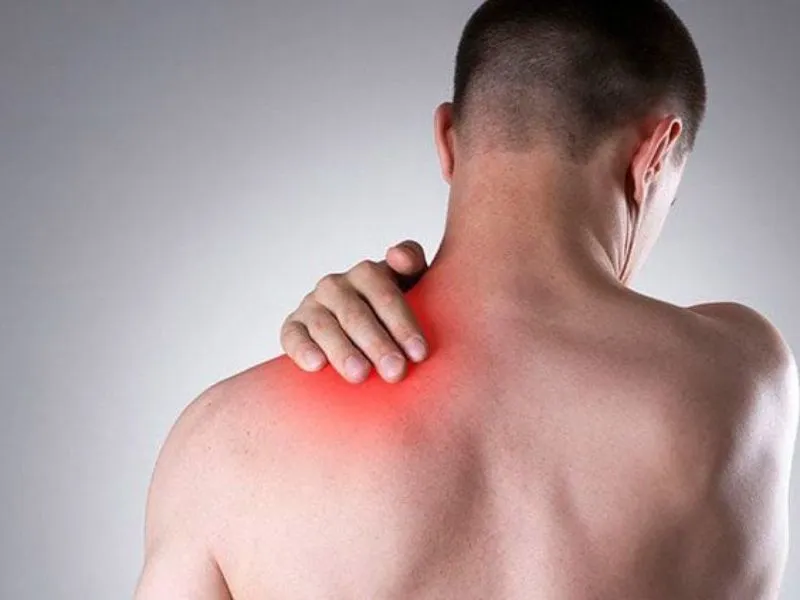 Tránh massage trực tiếp lên xương và khớp