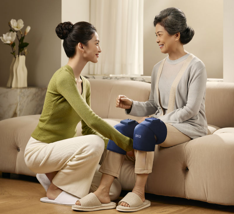 Có nên sử dụng máy massage chân tay cho người già không