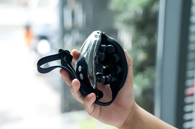 Thiết kế khớp gập nhỏ gọn giúp bạn có thể dễ dàng mang đi mọi nơi