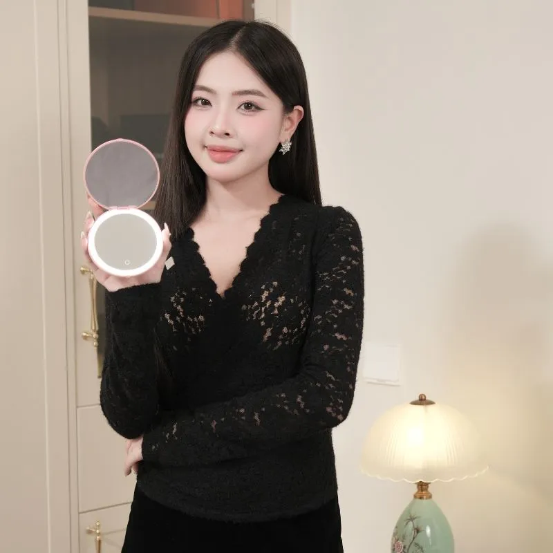 Mặt gương phản chiếu hình ảnh sắc nét 