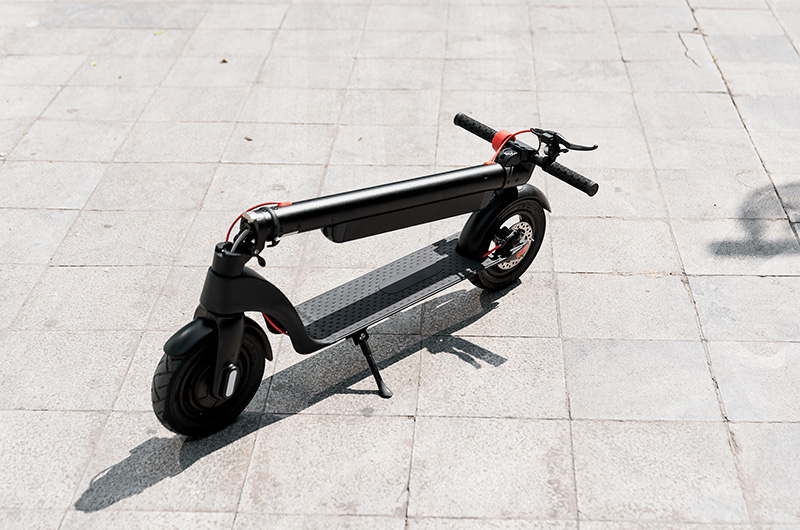 Xe trượt điện dạng gấp có hình dáng tương tự với phần lớn các loại scooter điện khác trên thị trường